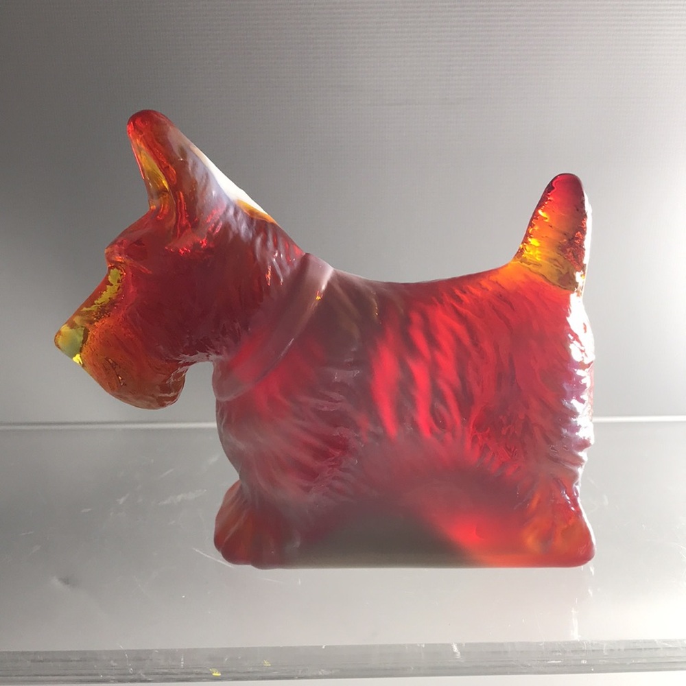 Mosser Scottie Scottish Terrier Dog Figurine Solid Glass Burning Ember Glows